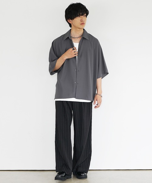 MinoriTY(マイノリティ)の「【MinoriTY】さらさらとろみ素材ドルマンシルエット半袖シャツ ビッグシャツ ビッグシルエット オーバーサイズ ルーズフィット メンズ 秋服 夏服(シャツ/ブラウス・メンズ・ブルー/アイボリー/ベージュ/ブラック/カーキ/ブラック系1/ベージュ系1/ホワイト系1・M/L/S)」の13枚目の写真