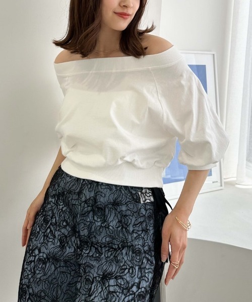 archives(アルシーヴ)の「ピグメントオフショルTシャツ(Tシャツ/カットソー・レディース・チャコールグレー/オフホワイト/ブラウン/ブルー・MEDIUM)」の1枚目の写真