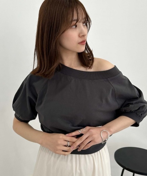 archives(アルシーヴ)の「ピグメントオフショルTシャツ(Tシャツ/カットソー・レディース・チャコールグレー/オフホワイト/ブラウン/ブルー・MEDIUM)」の20枚目の写真