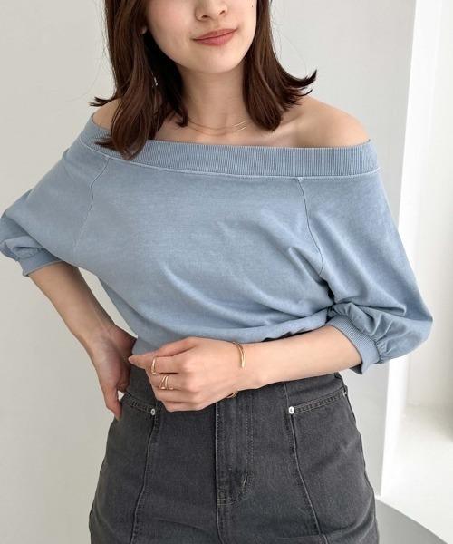 archives(アルシーヴ)の「ピグメントオフショルTシャツ(Tシャツ/カットソー・レディース・チャコールグレー/オフホワイト/ブラウン/ブルー・MEDIUM)」の13枚目の写真