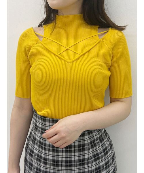 MERCURYDUO(マーキュリーデュオ)の「ショルダースリットナローストラップニット(ニット/セーター・レディース・マスタード/パープル/オフホワイト/ブラック・FREE)」の1枚目の写真