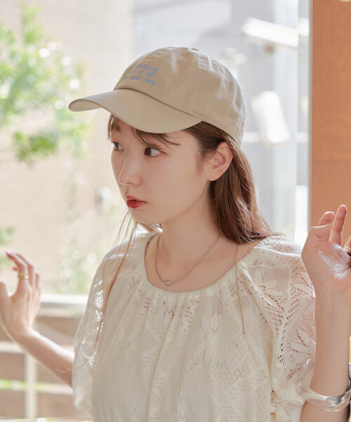 Kastane（カスタネ）の「ロゴキャップ（キャップ・レディース・ブラック/ライトベージュ/レッド/ネイビー・FREE）」の3枚目の写真