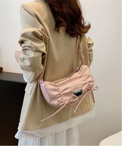 gossip!ロサンゼルス(ゴシップロサンゼルス)の「Y2K スタイル シャーリング蝶結びクロスボディバッグ 2way(ショルダーバッグ・レディース・ブラック/オフホワイト/ピンク・FREE)」の22枚目の写真