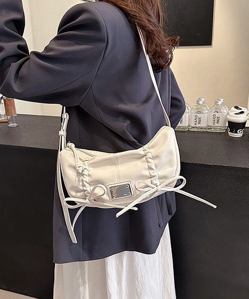 gossip!ロサンゼルス(ゴシップロサンゼルス)の「Y2K スタイル シャーリング蝶結びクロスボディバッグ 2way(ショルダーバッグ・レディース・ブラック/オフホワイト/ピンク・FREE)」の6枚目の写真
