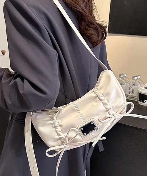 gossip!ロサンゼルス(ゴシップロサンゼルス)の「Y2K スタイル シャーリング蝶結びクロスボディバッグ 2way(ショルダーバッグ・レディース・ブラック/オフホワイト/ピンク・FREE)」の14枚目の写真