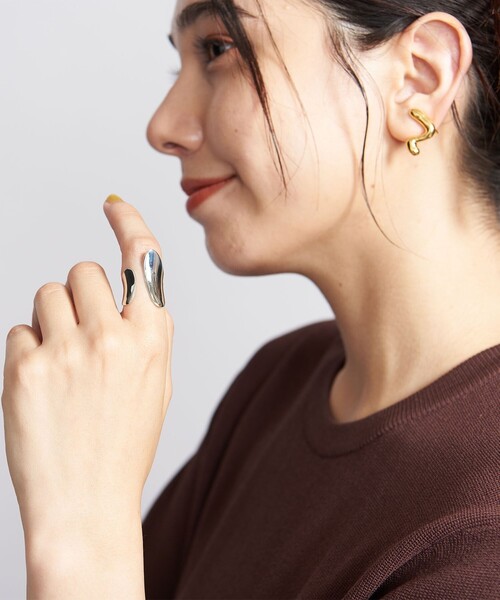 BEAUTY&YOUTH UNITED ARROWS（ビューティーアンドユースユナイテッドアローズ）の「メタル アシンメトリー リング（リング・レディース・シルバー/ゴールド・12）」の5枚目の写真