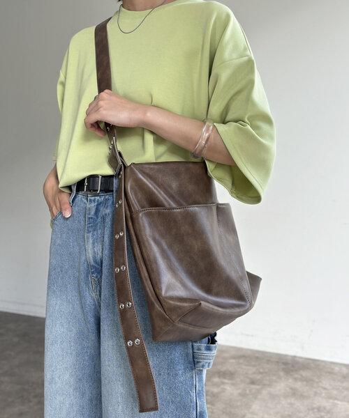 CPCM（シーピーシーエム）の「ダブルベルトPUショルダー（ショルダーバッグ・レディース・ブラウン/シルバー/ブラック・FREE）」の9枚目の写真