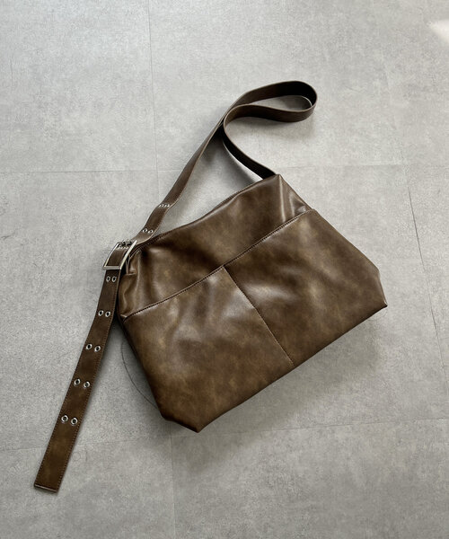 CPCM（シーピーシーエム）の「ダブルベルトPUショルダー（ショルダーバッグ・レディース・ブラウン/シルバー/ブラック・FREE）」の10枚目の写真