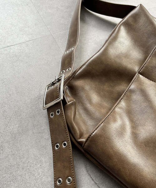 CPCM（シーピーシーエム）の「ダブルベルトPUショルダー（ショルダーバッグ・レディース・ブラウン/シルバー/ブラック・FREE）」の11枚目の写真