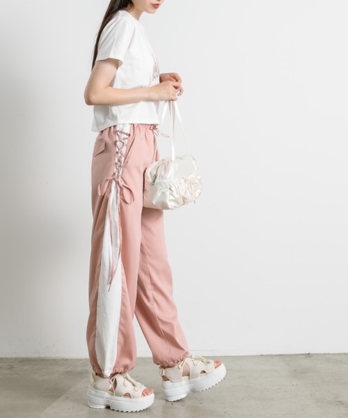 OLIVE des OLIVE（オリーブデオリーブ）の「アソートプリントTシャツ 1041060940（Tシャツ/カットソー・レディース・ホワイト/オフホワイト/ピンク/チャコールグレー/サックスブルー・FREE）」の12枚目の写真