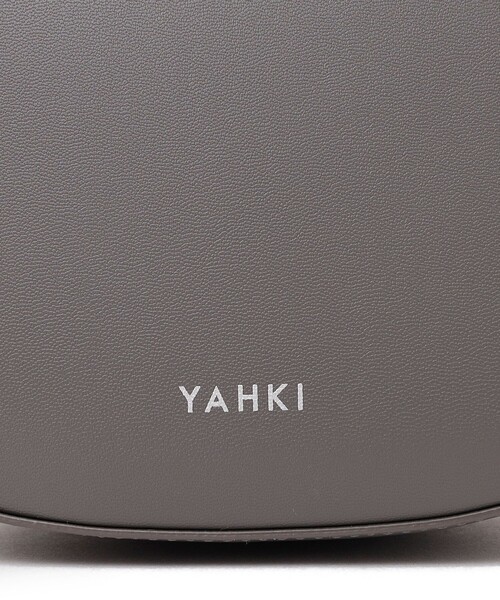 YAHKI（ヤーキ）の「YAHKI: ハーフムーン 2WAY ショルダー バッグ（ショルダーバッグ・レディース・ブラック/グレー・ONE SIZE）」の4枚目の写真