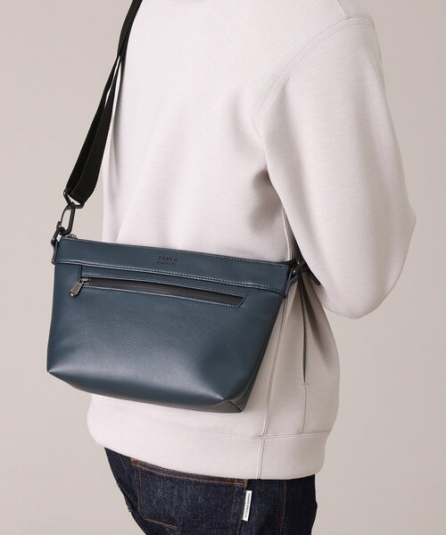 TAKEO KIKUCHI(タケオキクチ)の「【撥水】ライトウェイト ミニショルダーバッグ(ショルダーバッグ・メンズ・ブラック/ネイビー/ブラック系・00)」の18枚目の写真