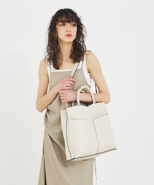 LOWELL things（ロウェル　シングス）の「Twiste/ダブルポケット2WAYトート L（トートバッグ・レディース・グレイッシュベージュ/ブラック/ベージュ/アイボリー・フリー）」の10枚目の写真