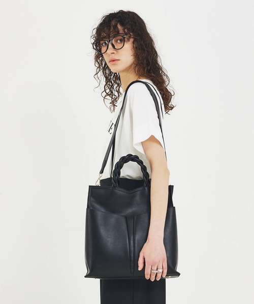 LOWELL things（ロウェル　シングス）の「Twiste/ダブルポケット2WAYトート L（トートバッグ・レディース・グレイッシュベージュ/ブラック/ベージュ/アイボリー・フリー）」の5枚目の写真