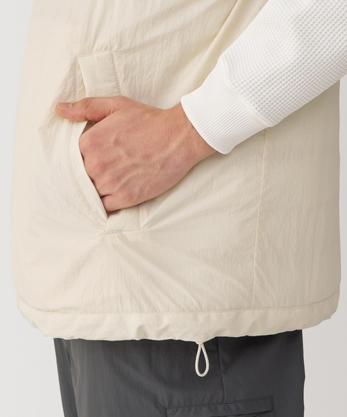 無印良品（ムジルシリョウヒン）の「〔MUJI WALKER〕紳士　撥水洗える中わたウォーキングベスト（ベスト・メンズ・グレー/ブラック/アイボリー・M/S/L/XL）」の11枚目の写真