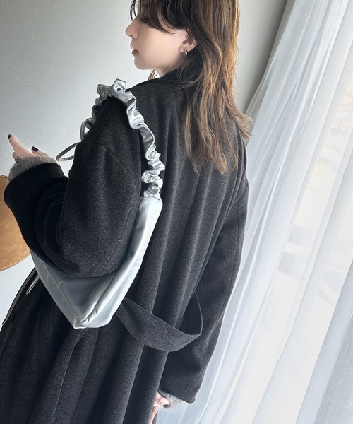 classicalelf(クラシカルエルフ)の「洗練された 冬スタイルを彩る。 フェイク ウール ベルト付き ダブル チェスター コート(ロング丈)(チェスターコート・レディース・チャコール/ブラック/ブラウン・X-LARGE/SMALL/MEDIUM/LARGE)」の10枚目の写真