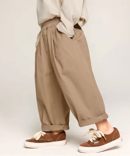 Bambin(ボンバン)の「【 Bambin / ボンバン 】 タック ワイド チノパンツ(チノパンツ・キッズ・チャコール/ベージュ・100/110/120/130)」の2枚目の写真
