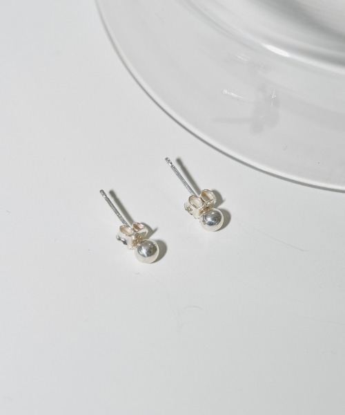 TODAYFUL（トゥデイフル）の「Petit Dot Pierce (Silver925)（ピアス（両耳用）・レディース・シルバー/ゴールド・FREE）」の5枚目の写真