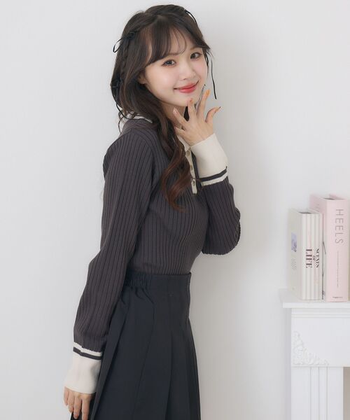 ems excite（エムズエキサイト）の「金ボタン襟NTPO（ニット/セーター・レディース・ピンク/ブルー/チャコールグレー/ナチュラル・FREE）」の18枚目の写真