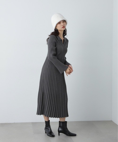 N.（N. Natural Beauty Basic）（エヌエヌナチュラルビューティーベーシック）の「スキッパーポロニットワンピース（ワンピース・レディース・チャコールグレー/ベージュ・MEDIUM）」の4枚目の写真