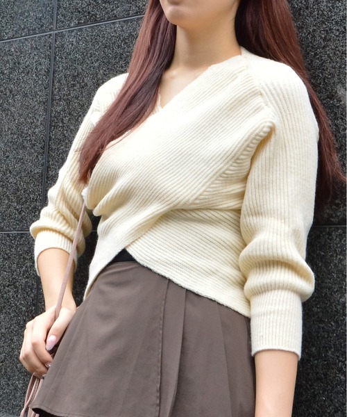 &soiree(アンドソワレ)の「【&soiree】フロントクロスニットトップス(CP)(ニット/セーター・レディース・ベージュ/ブラウン/オフホワイト/ブラック・FREE)」の8枚目の写真