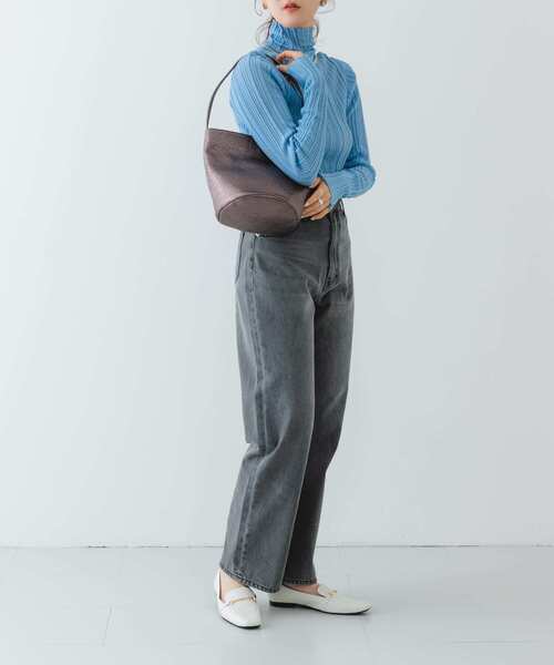 RODE SKO（ロデスコ）の「メタリックバケットバッグ（ハンドバッグ・レディース・シルバー/シルバー系その他・ONE）」の6枚目の写真