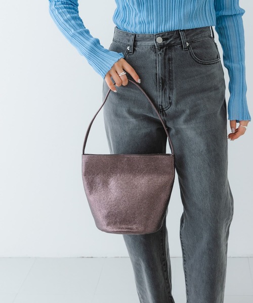 RODE SKO（ロデスコ）の「メタリックバケットバッグ（ハンドバッグ・レディース・シルバー/シルバー系その他・ONE）」の9枚目の写真