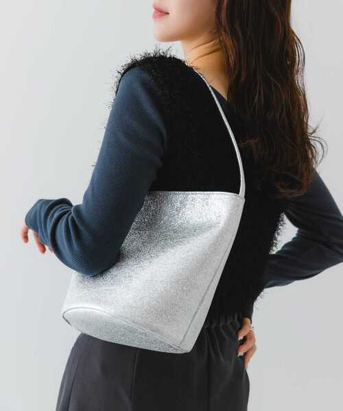 RODE SKO（ロデスコ）の「メタリックバケットバッグ（ハンドバッグ・レディース・シルバー/シルバー系その他・ONE）」の15枚目の写真