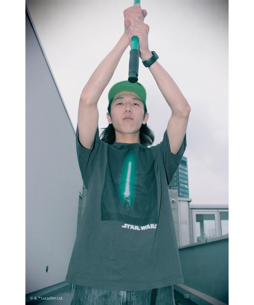 『スター・ウォーズ/STARWARS』'''Lightsaber'' T-Shirt' 半袖プリントTシャツ ビックシルエット ピグメント加工 ヴィンテージライク（Tシャツ/カットソー）｜STAR WARS（スターウォーズ）