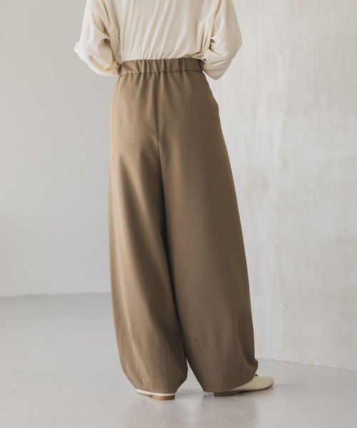 studio CLIP（スタディオクリップ）の「【みんなのリクエストパンツ】タックコクーンパンツ[プチ・プラスサイズあり]《オケージョン2025》（その他パンツ・レディース・カーキブラウン/ベージュ/ブラック・MEDIUM/LARGE/ﾌﾘｰ(L)/PF）」の17枚目の写真