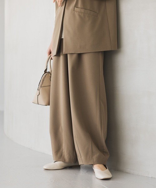 studio CLIP（スタディオクリップ）の「【みんなのリクエストパンツ】タックコクーンパンツ[プチ・プラスサイズあり]《オケージョン2025》（その他パンツ・レディース・カーキブラウン/ベージュ/ブラック・MEDIUM/LARGE/ﾌﾘｰ(L)/PF）」の14枚目の写真
