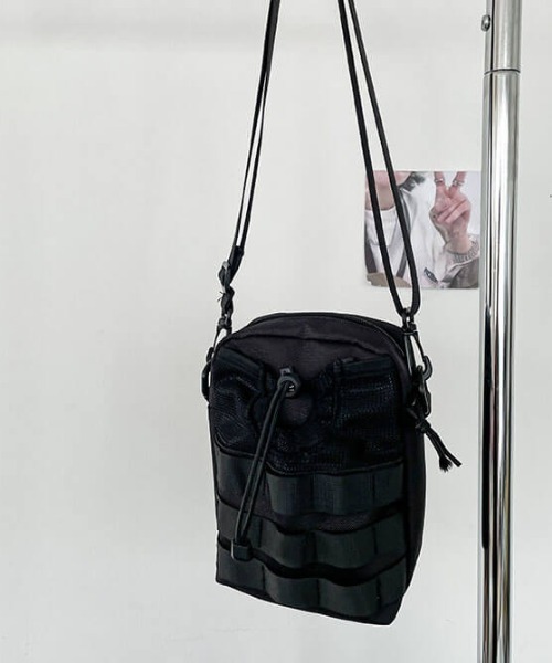 L LABEL（エルラベル）の「ドローコードミニショルダーサコッシュ（ショルダーバッグ・メンズ・ブラック/カーキ・FREE）」の6枚目の写真