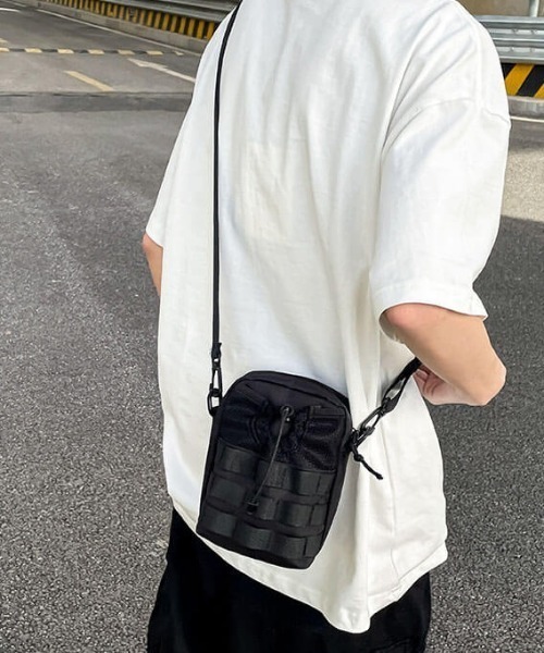 L LABEL（エルラベル）の「ドローコードミニショルダーサコッシュ（ショルダーバッグ・メンズ・ブラック/カーキ・FREE）」の4枚目の写真