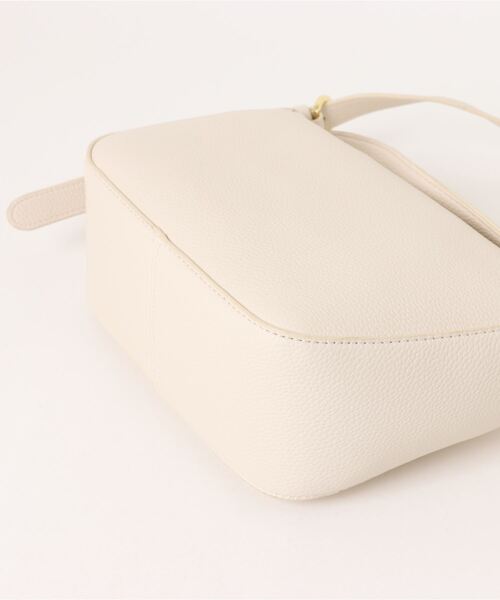 NiiNa(ニーナ)の「【NiiNa】【高品質牛革】ワンハンドルソフトレザーショルダーバッグ(ショルダーバッグ・レディース・ホワイト/グレイッシュベージュ・FREE)」の11枚目の写真