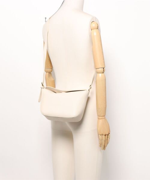 NiiNa(ニーナ)の「【NiiNa】【高品質牛革】ワンハンドルソフトレザーショルダーバッグ(ショルダーバッグ・レディース・ホワイト/グレイッシュベージュ・FREE)」の13枚目の写真