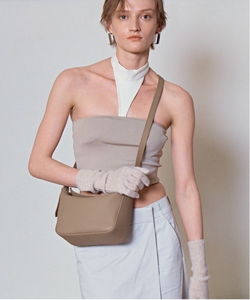 NiiNa(ニーナ)の「【NiiNa】【高品質牛革】ワンハンドルソフトレザーショルダーバッグ(ショルダーバッグ・レディース・ホワイト/グレイッシュベージュ・FREE)」の5枚目の写真