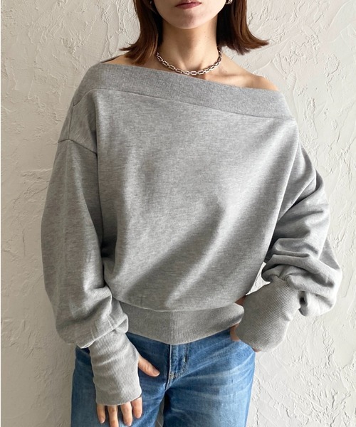 She's Closet(シーズクローゼット)の「長袖ワンショルダー/オフショルダー指穴フィンガーホールスウェット(スウェット・レディース・杢グレー/ブラック/スミクロ/アイボリー・FREE)」の1枚目の写真