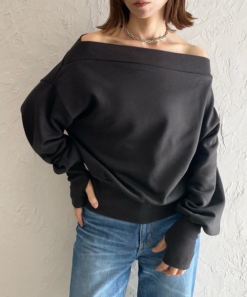 She's Closet(シーズクローゼット)の「長袖ワンショルダー/オフショルダー指穴フィンガーホールスウェット(スウェット・レディース・杢グレー/ブラック/スミクロ/アイボリー・FREE)」の4枚目の写真