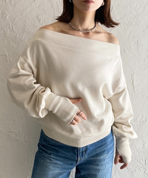 She's Closet(シーズクローゼット)の「長袖ワンショルダー/オフショルダー指穴フィンガーホールスウェット(スウェット・レディース・杢グレー/ブラック/スミクロ/アイボリー・FREE)」の2枚目の写真