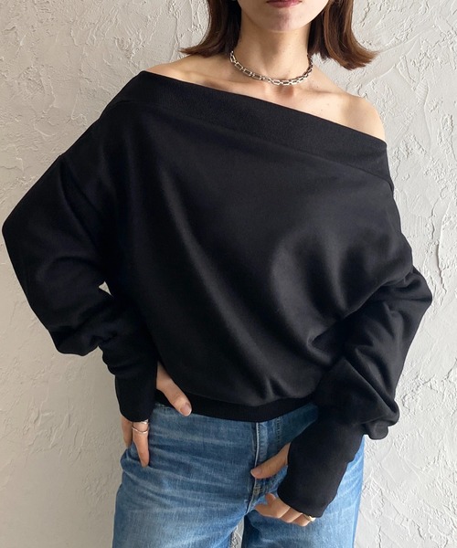 She's Closet(シーズクローゼット)の「長袖ワンショルダー/オフショルダー指穴フィンガーホールスウェット(スウェット・レディース・杢グレー/ブラック/スミクロ/アイボリー・FREE)」の3枚目の写真