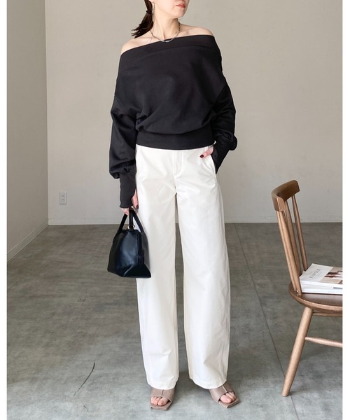 She's Closet(シーズクローゼット)の「長袖ワンショルダー/オフショルダー指穴フィンガーホールスウェット(スウェット・レディース・杢グレー/ブラック/スミクロ/アイボリー・FREE)」の14枚目の写真