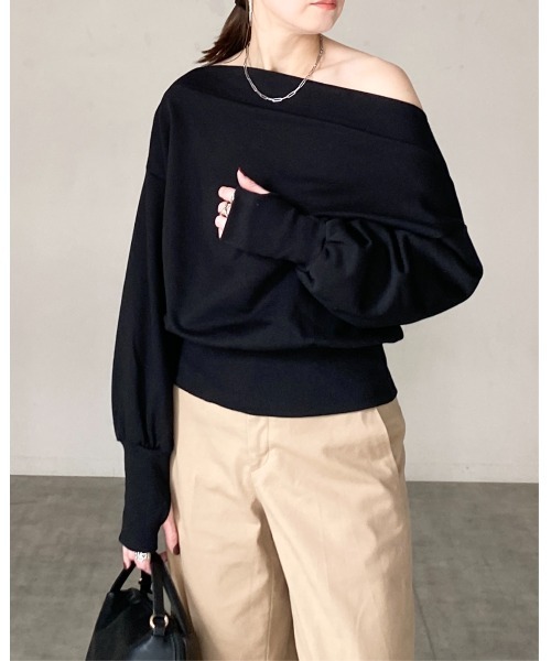 She's Closet(シーズクローゼット)の「長袖ワンショルダー/オフショルダー指穴フィンガーホールスウェット(スウェット・レディース・杢グレー/ブラック/スミクロ/アイボリー・FREE)」の16枚目の写真