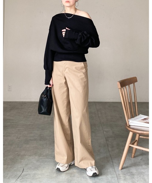 She's Closet(シーズクローゼット)の「長袖ワンショルダー/オフショルダー指穴フィンガーホールスウェット(スウェット・レディース・杢グレー/ブラック/スミクロ/アイボリー・FREE)」の17枚目の写真