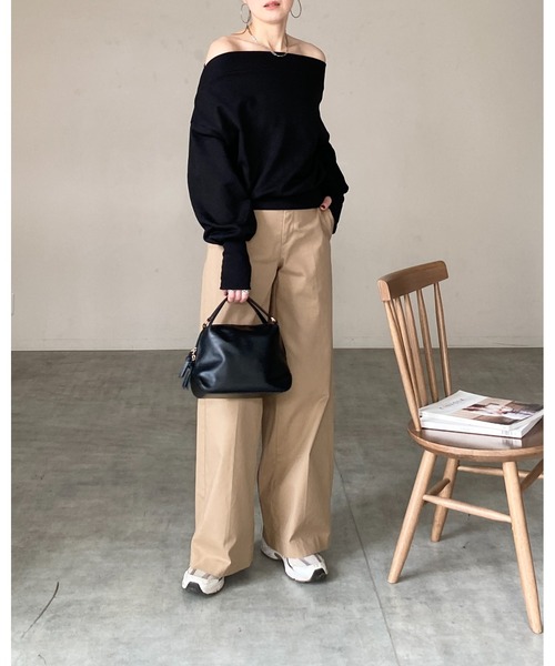 She's Closet(シーズクローゼット)の「長袖ワンショルダー/オフショルダー指穴フィンガーホールスウェット(スウェット・レディース・杢グレー/ブラック/スミクロ/アイボリー・FREE)」の18枚目の写真
