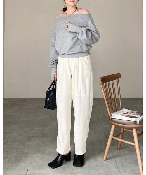 She's Closet(シーズクローゼット)の「長袖ワンショルダー/オフショルダー指穴フィンガーホールスウェット(スウェット・レディース・杢グレー/ブラック/スミクロ/アイボリー・FREE)」の22枚目の写真