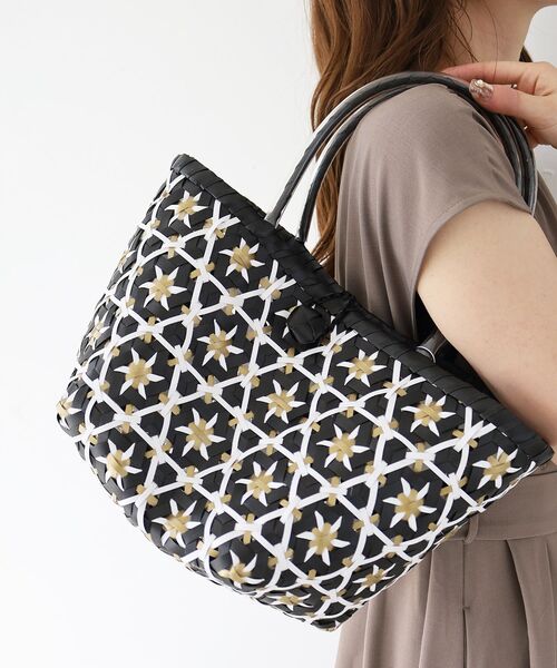 le.coeur blanc（ルクールブラン）の「フラワーモチーフトート（トートバッグ・レディース・ベージュ/ブラック・FREE）」の7枚目の写真