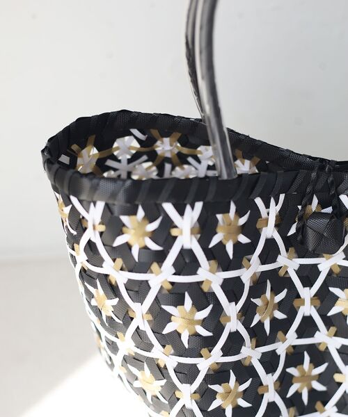 le.coeur blanc（ルクールブラン）の「フラワーモチーフトート（トートバッグ・レディース・ベージュ/ブラック・FREE）」の11枚目の写真