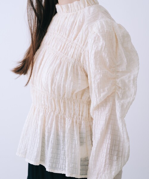 パフスリーブシャーリングペプラムブラウス 秋服 フリル（シャツ