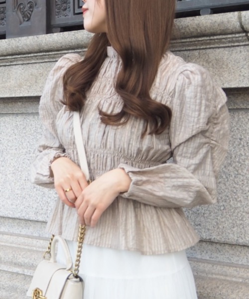 SELFIST(セルフィスト)の「パフスリーブシャーリングペプラムブラウス 秋服 フリル(シャツ/ブラウス・レディース・アイボリー/モカ・フリー)」の1枚目の写真