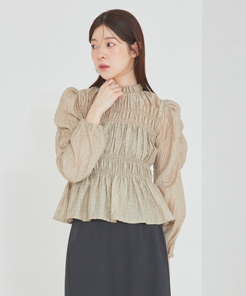 SELFIST(セルフィスト)の「パフスリーブシャーリングペプラムブラウス 秋服 フリル(シャツ/ブラウス・レディース・アイボリー/モカ・フリー)」の16枚目の写真